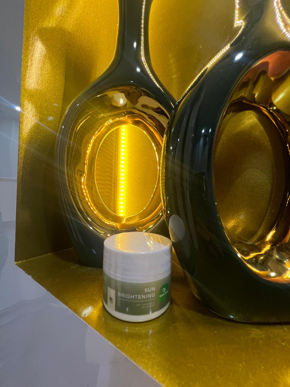 Benarkah Sunscreen Tidak Perlu Dipakai di Dalam Ruangan?