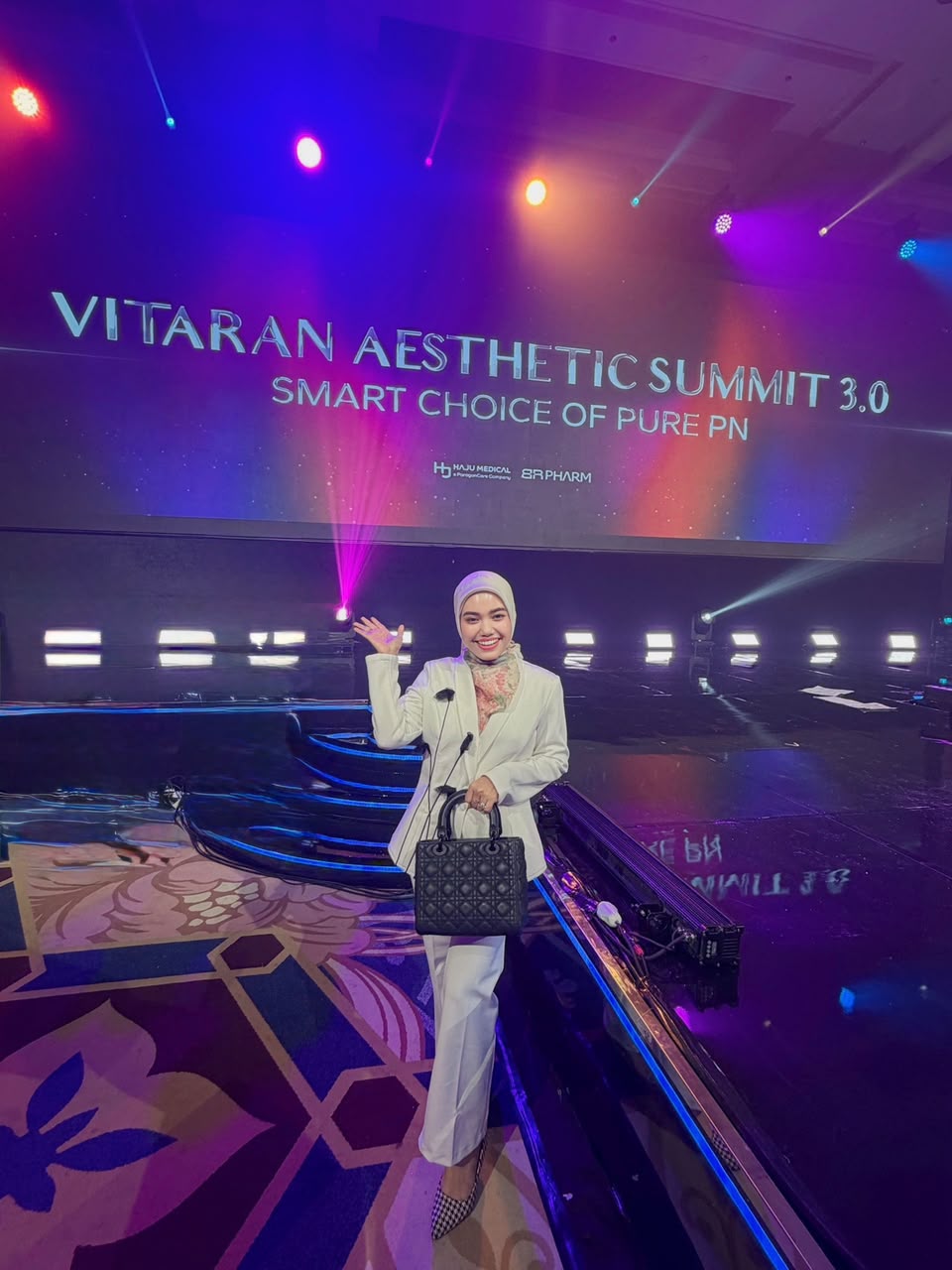 dr. Ismi Julianti di panggung Vitaran Aesthetic Summit 3.0, Fairmont Jakarta